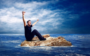 Hombre feliz en el agua.